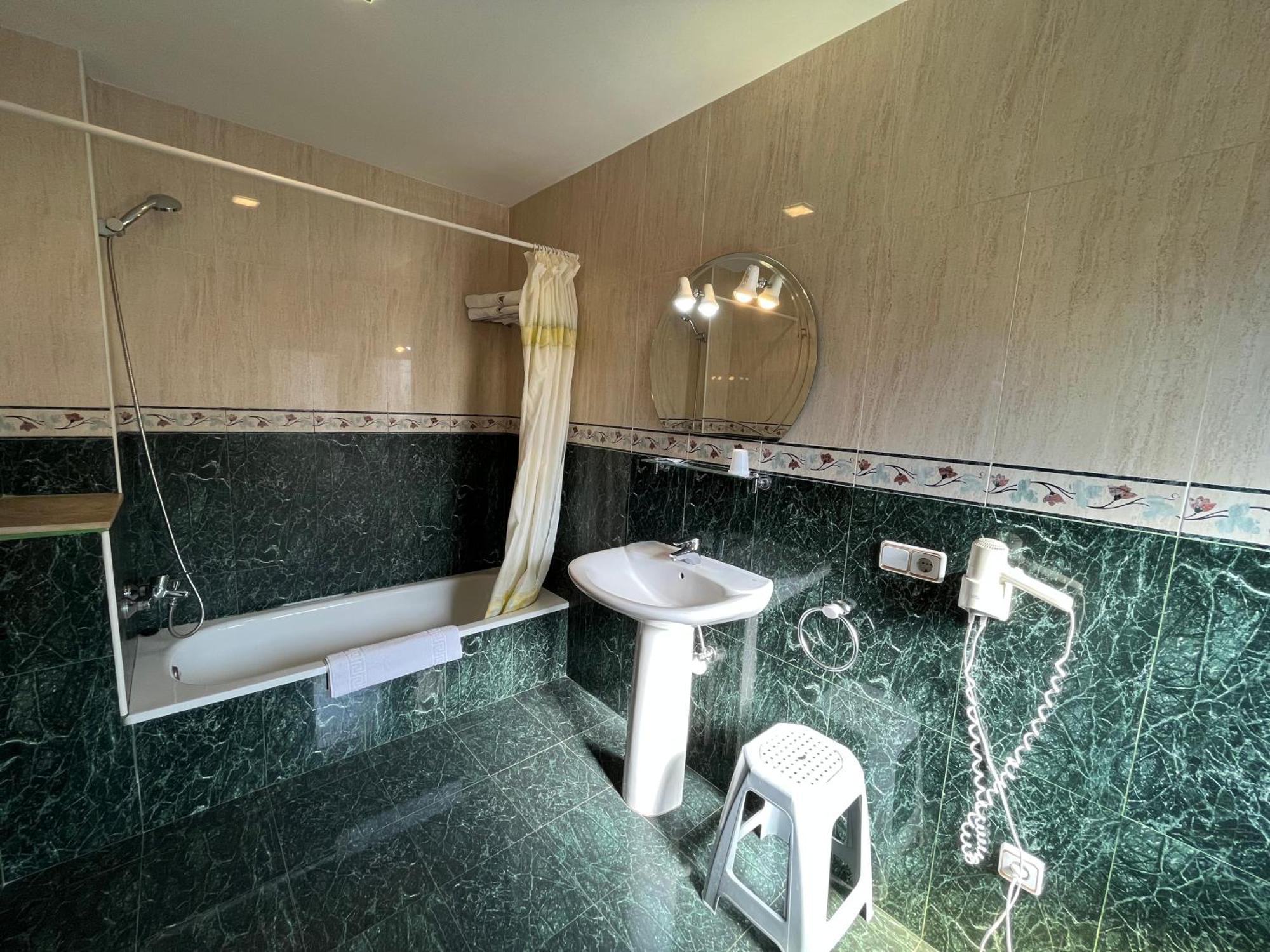 Hostal Tarres Anglés Szoba fotó