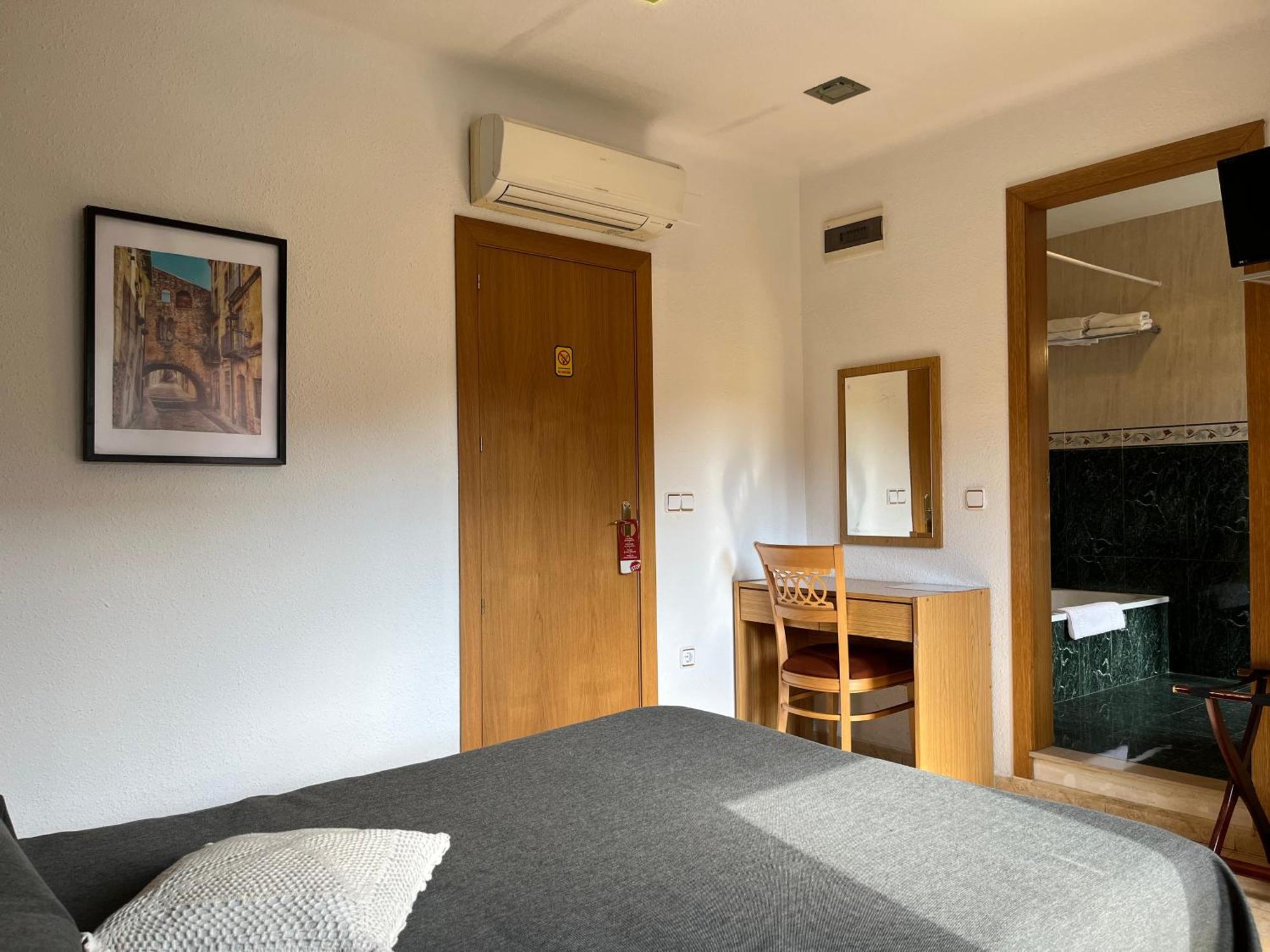 Hostal Tarres Anglés Szoba fotó