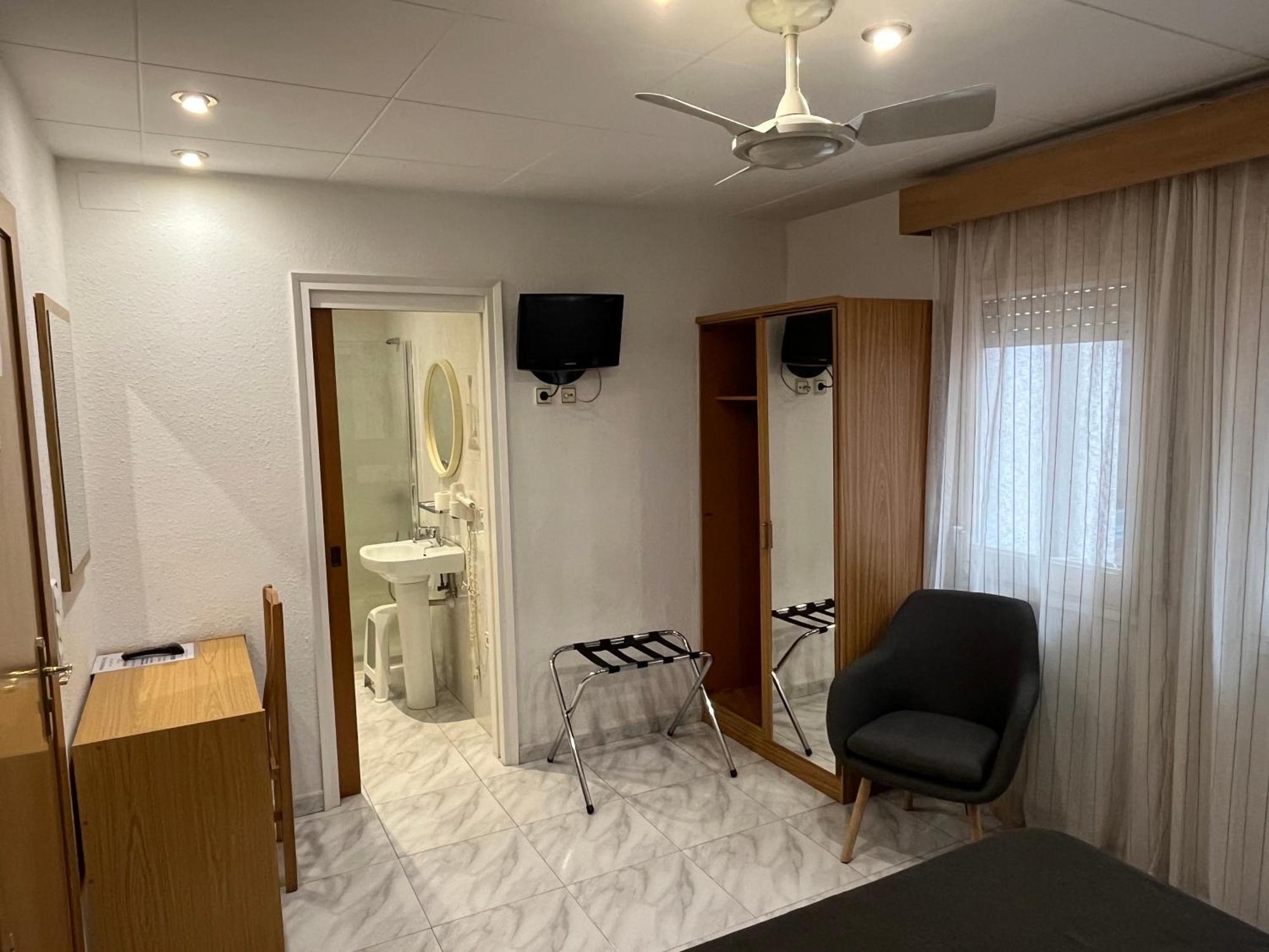 Hostal Tarres Anglés Szoba fotó