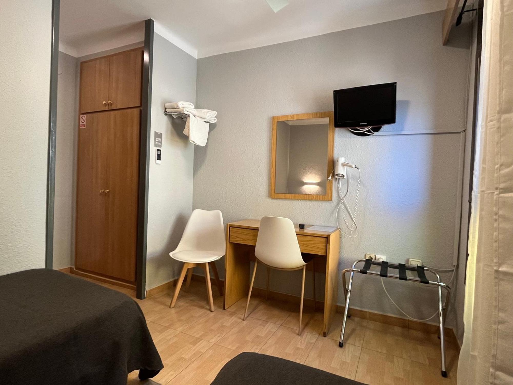 Hostal Tarres Anglés Szoba fotó