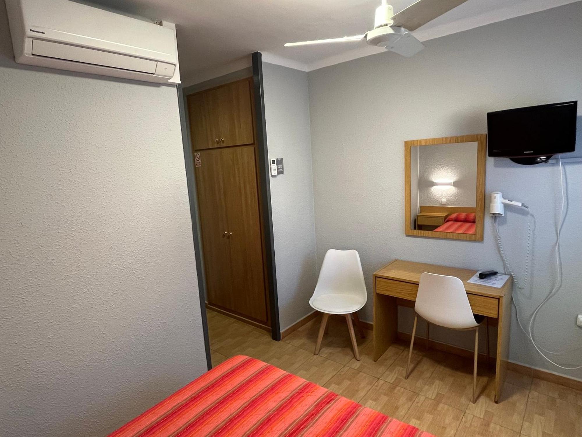 Hostal Tarres Anglés Szoba fotó