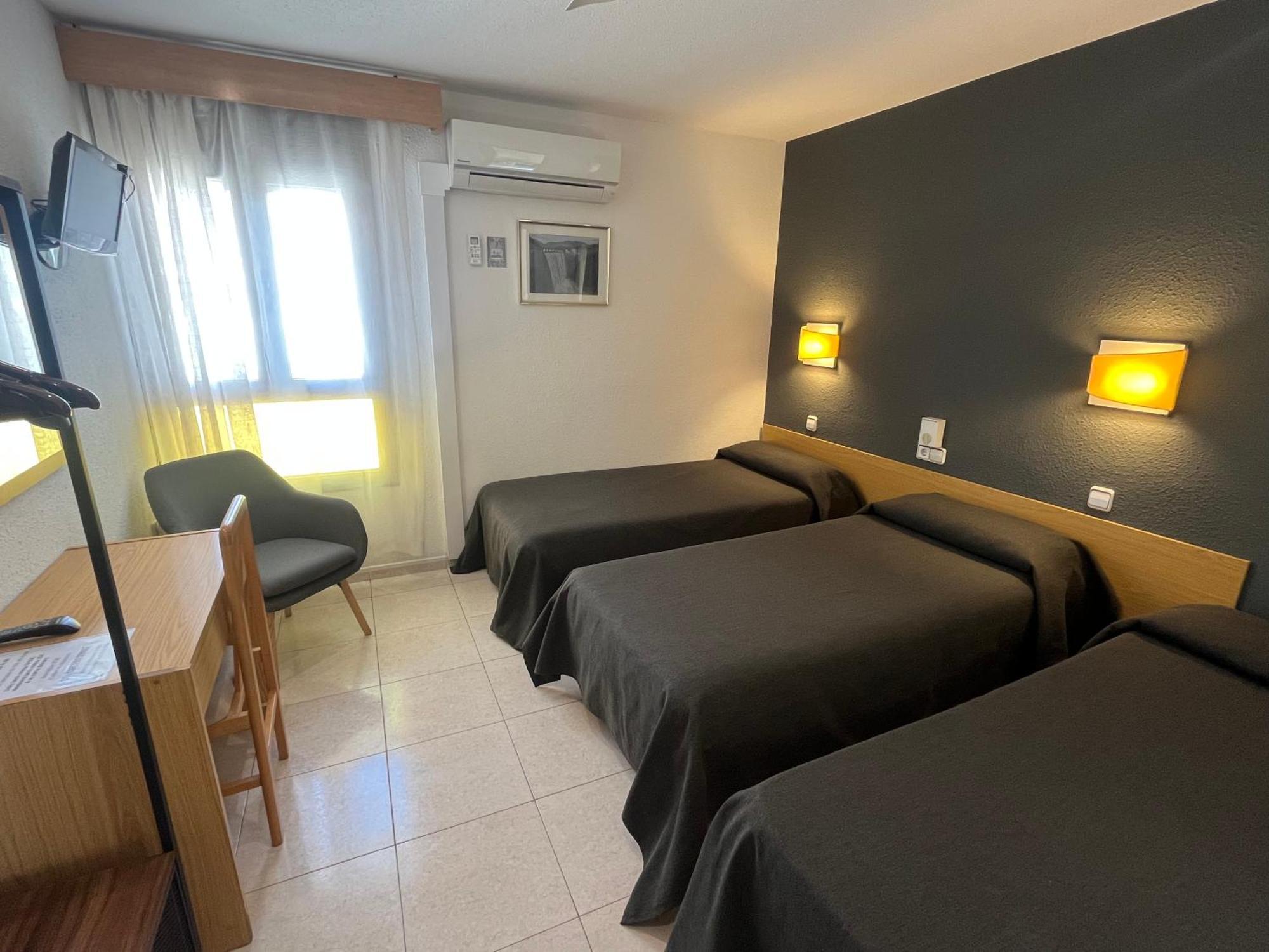 Hostal Tarres Anglés Szoba fotó
