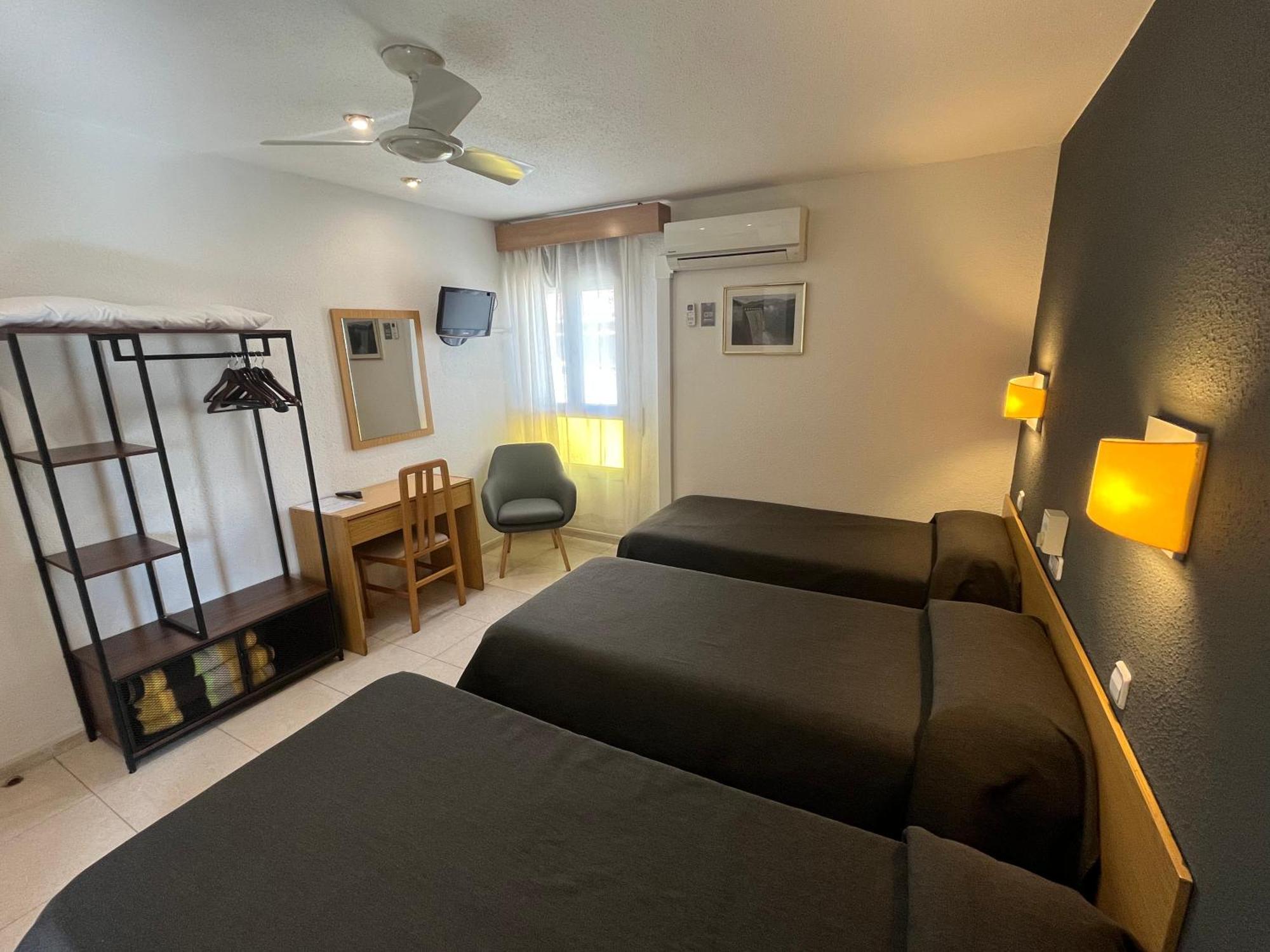 Hostal Tarres Anglés Kültér fotó